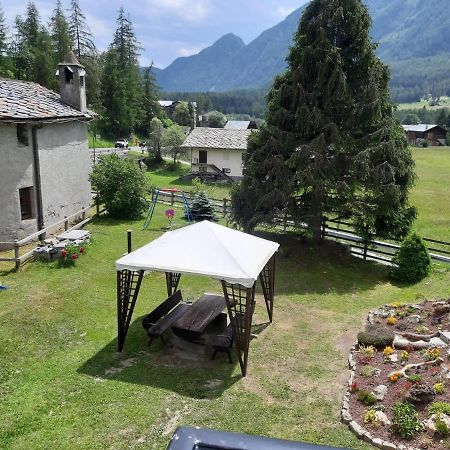 La Rondine - Appartamento Panoramico 6 Posti Letto In Villetta Champoluc Kültér fotó