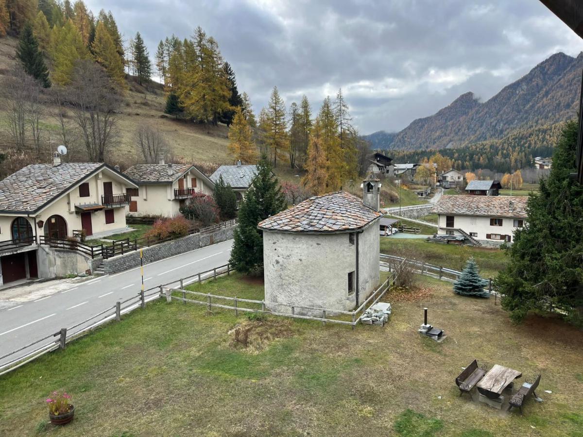 La Rondine - Appartamento Panoramico 6 Posti Letto In Villetta Champoluc Kültér fotó