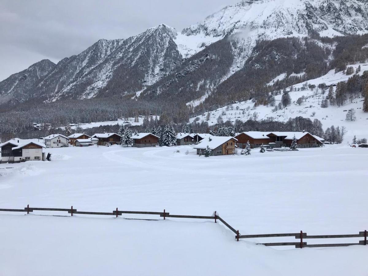 La Rondine - Appartamento Panoramico 6 Posti Letto In Villetta Champoluc Kültér fotó