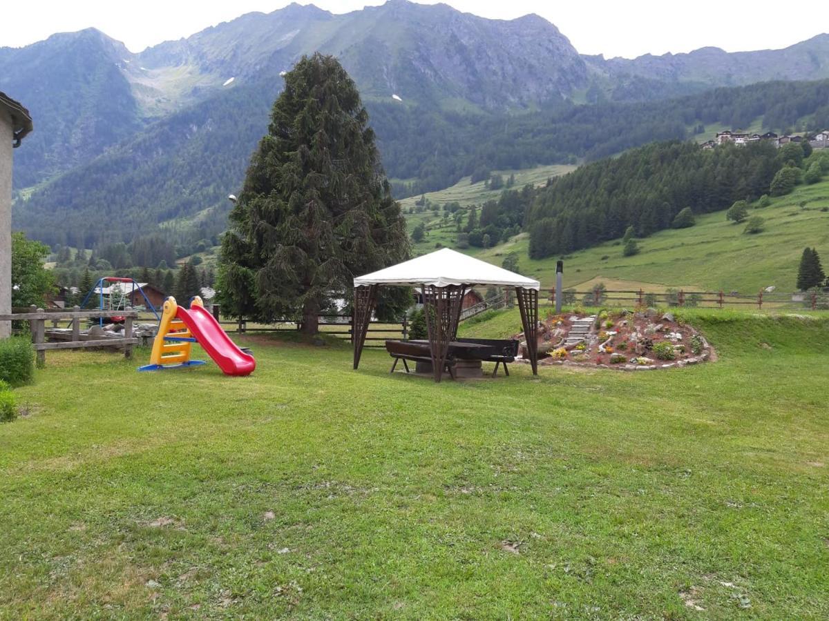 La Rondine - Appartamento Panoramico 6 Posti Letto In Villetta Champoluc Kültér fotó